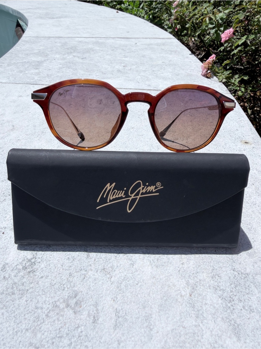 Maui Jim Tortoise Brown Round Sunglasses with Gradient Brown Lenses